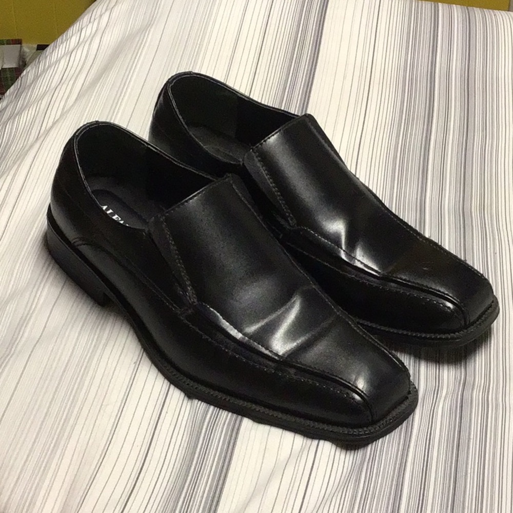 Men’s black dress shoes size 10.5